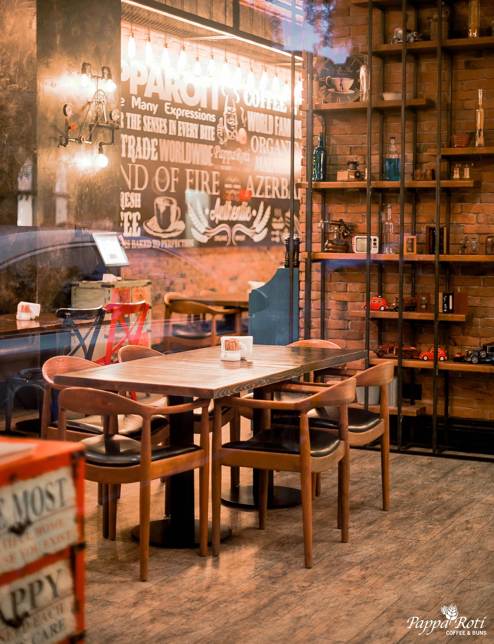 Фотография 2 заведения «150 Bar & Grill»