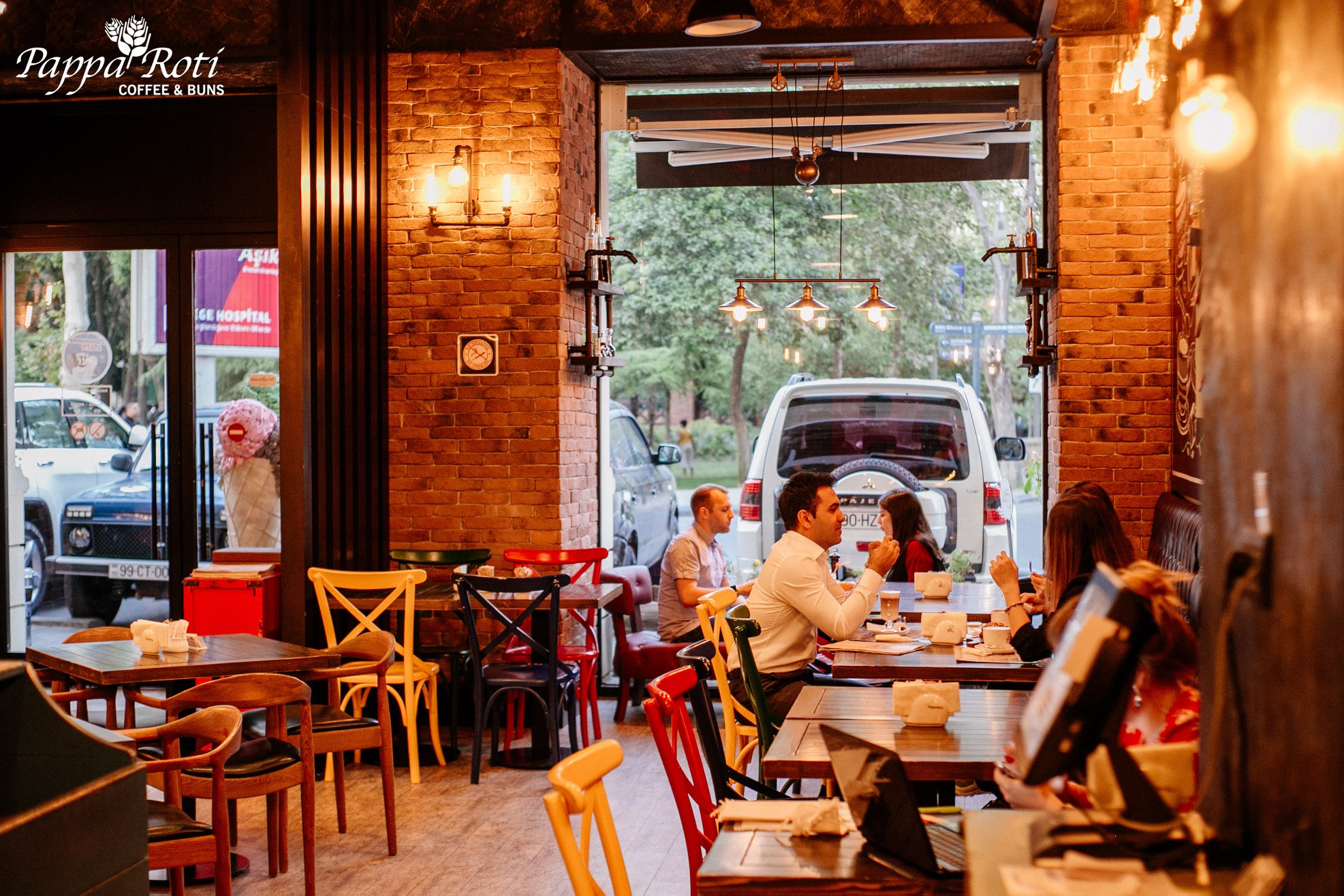 Фотография 1 заведения «150 Bar & Grill»