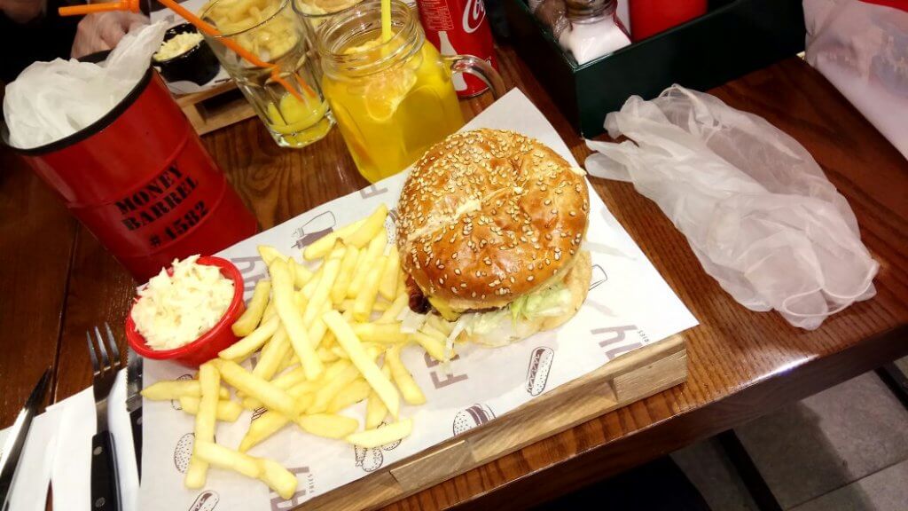Фотография 2 заведения «Fryday»