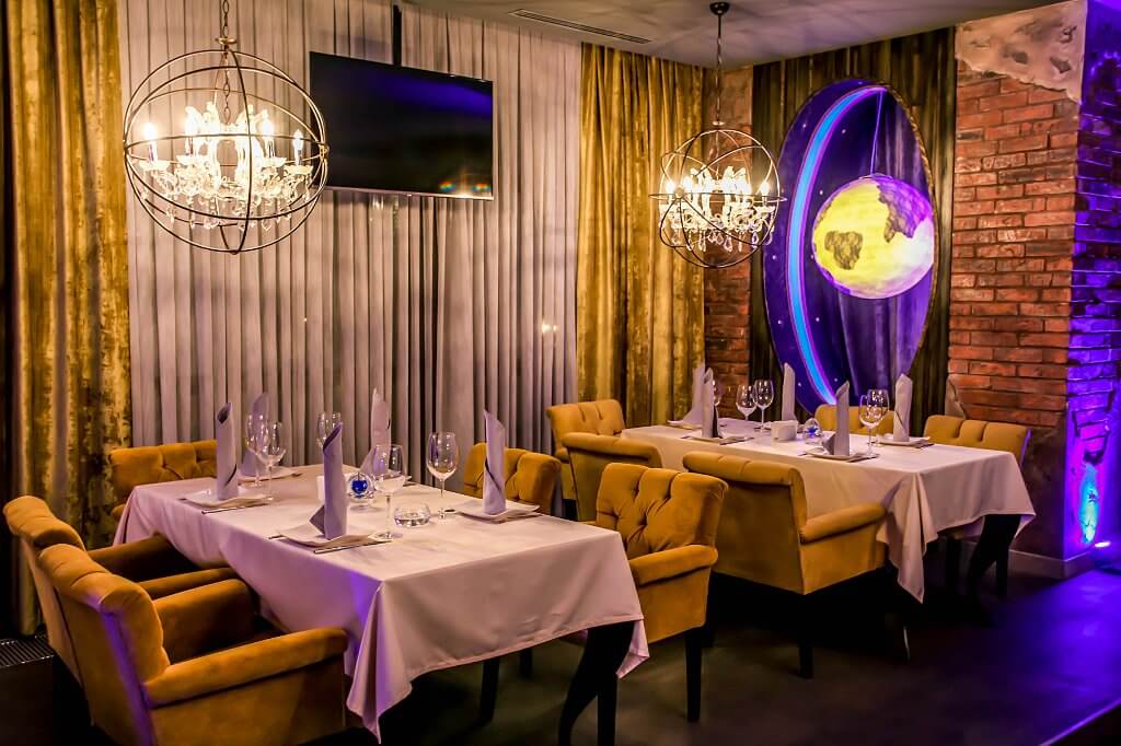 Фотография 1 заведения «Circle Restaurant  & Music hall»