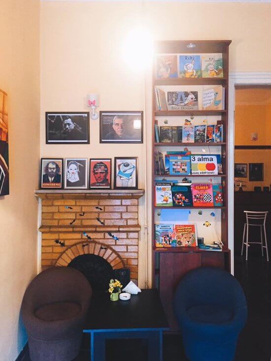 İl Futuro Book Cafe  məkanının şəkli
