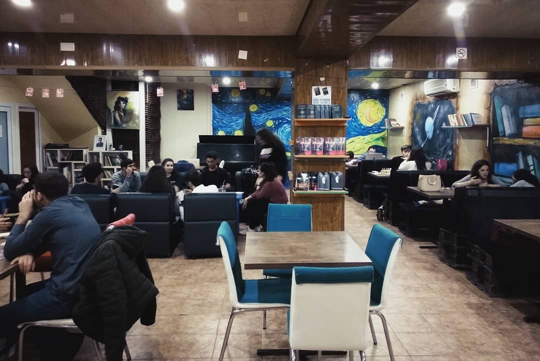 ERBI Book & Cafe məkanının şəkli