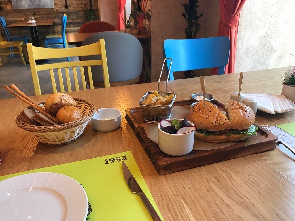 Фотография 1 заведения «1953 Cafe»