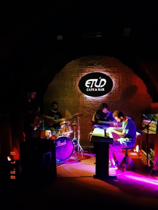 Фотография 2 заведения «ETUD Cafe & Bar»